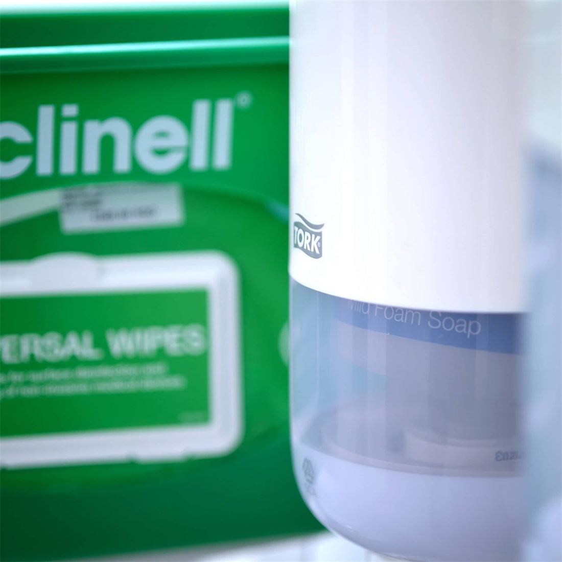 Flächendesinfektion mit Clinell-Tüchern