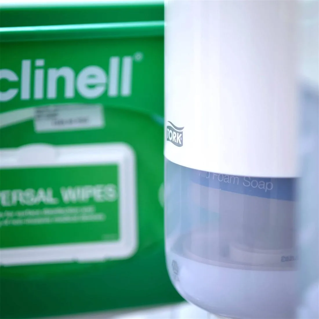 Flächendesinfektion mit Clinell-Tüchern